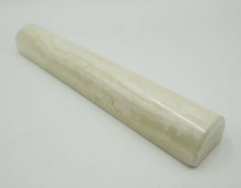 n620TO かまぼこ型 天然 白 大理石 長さ約20㎝ 重さ約400g 書道 洋裁 縫製 裁断 文鎮 ペーパーウエイト