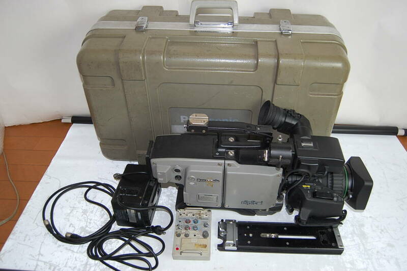 通電のみ確認済・ジャンク　Panasonic　パナソニック　WV-F700　業務用　ビデオカメラ　デジタルビデオカメラ　プロ機材