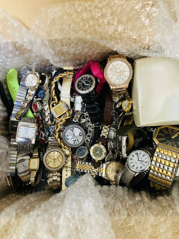 [ジャンク]220本！[約11kg(11285g)][未検品]腕時計 まとめ売り レディース メンズ 革ベルト 銀 金 リペア ファッション ヴィンテージ 大量