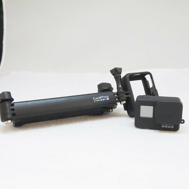 USED品・保管品 GoPro ゴープロ HERO7 ブラック ウェアラブルカメラ アクションカメラ 専用ハンドグリップ付き 動作品