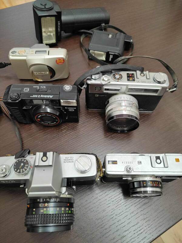 #1705-A フィルムカメラ５個セット！お得！付属フラッシュ機器２つあり！更におまけつき！