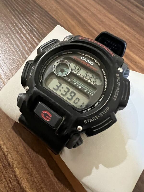 稼働品/G-SHOCK/G-ショック デジタル 腕時計　ウォッチ 黒赤 DW-9052 中古