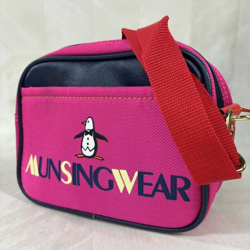 【新品未使用】 タグ付 MUNSINGWEAR マンシングウェア ショルダーバッグ ミニバッグ デサント ピンク系 レディース　鞄
