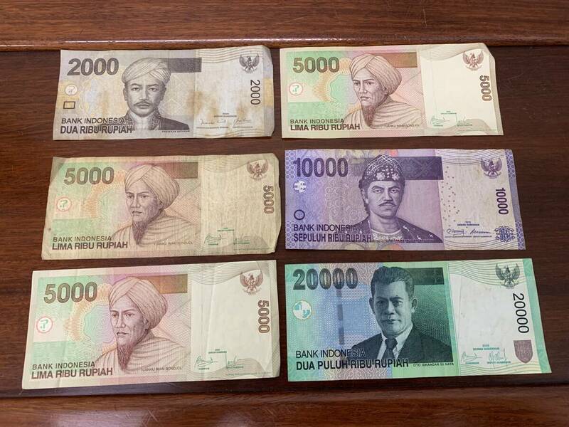 古い　インドネシア　紙幣　2000ルピア　5000ルピア　10000ルピア　20000ルピア　おまとめ6枚