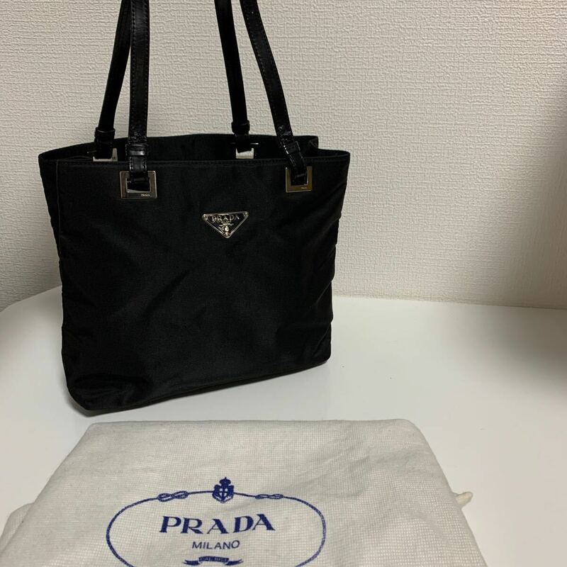 使用回数少　美品　PRADA プラダ ナイロン ハンドバッグ 三角プレート ブラック 保存袋付き
