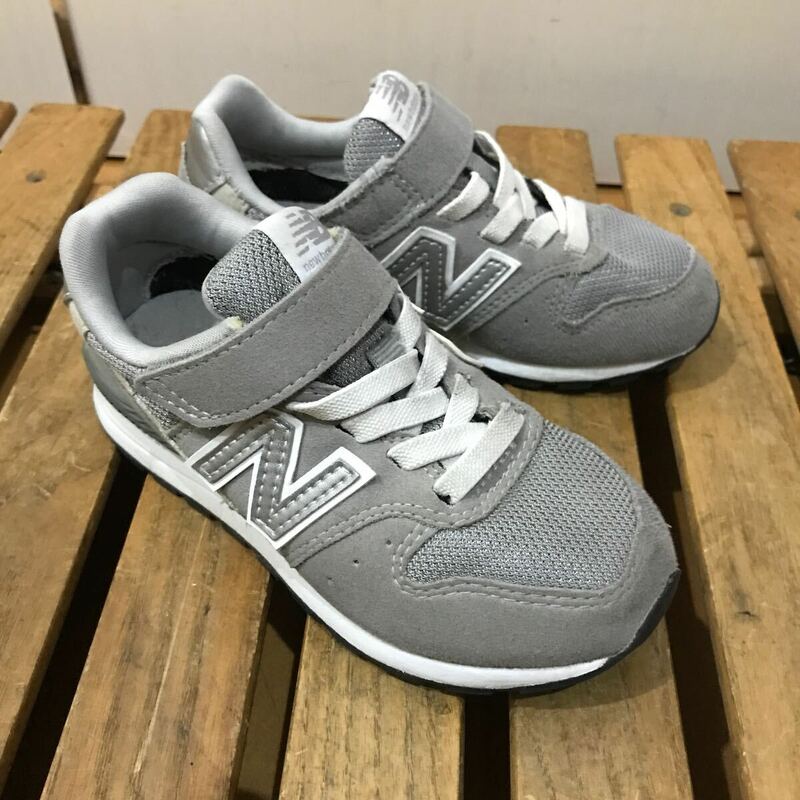 美品 NB 996 ニューバランス 子供用スニーカー 17cm！