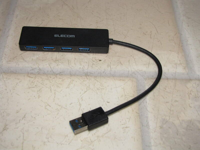 ELECOM U3H-FC02B BK かさばらないから収納に便利。 USB2.0の10倍の転送速度、5Gbps（理論値）を実現するUSB3.0に対応した4ポートUSBハブ。