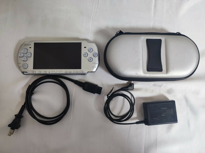 【動作確認済◎ 】SONY PSP-3000 本体 ミスティックシルバー プレイステーションポータブル 専用ケース付き　バッテリー要交換