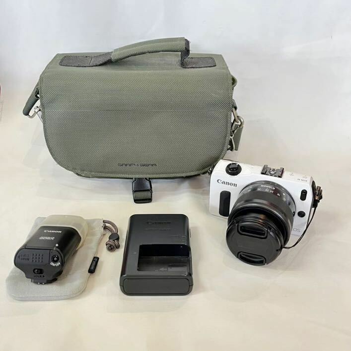 【中古美品】Canon/キャノン EOS M ミラーレス一眼カメラ デジタルカメラ 動作確認品 ストロボ 充電器付き