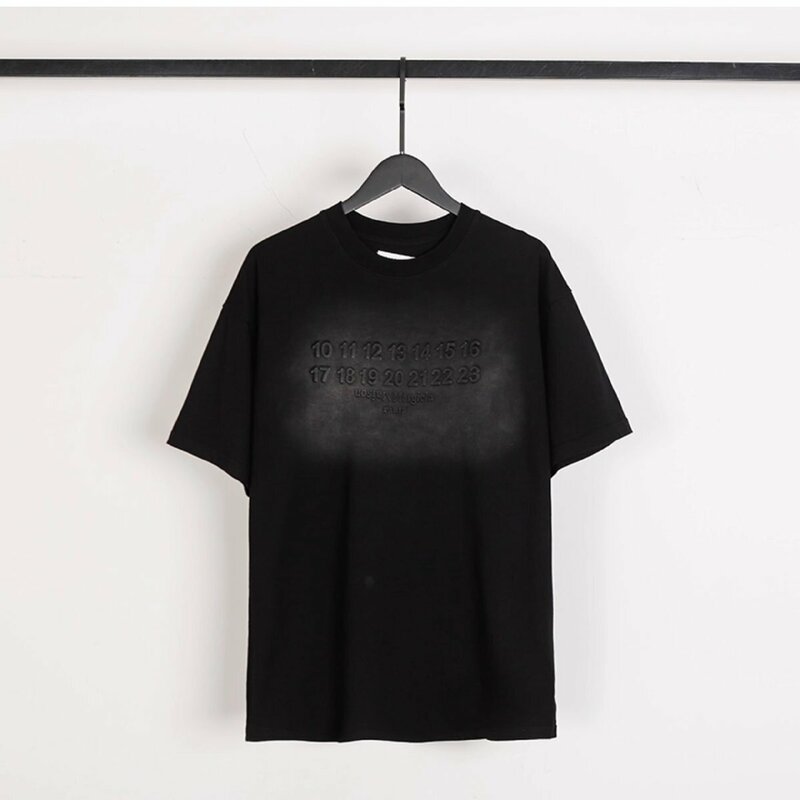 　Maison Margiela マルタンマルジェラ　メンズ　Tシャツ　半袖　文字ロゴ　S-XL　サイズ選択可能　MM6　xx3526