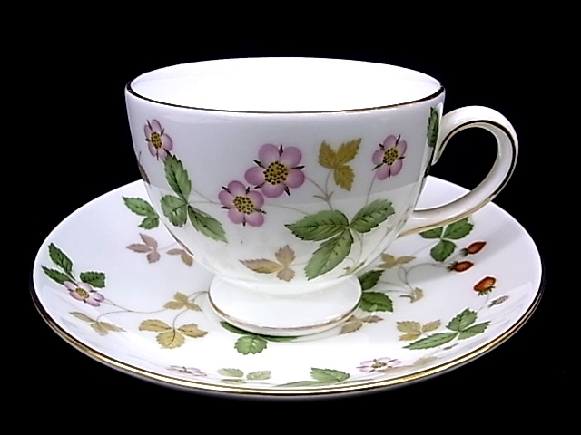 h1121 WEDG WOOD BONE CHINA ウエッジウッド　カップ&ソーサー　WILD STRAWBERRY　苺