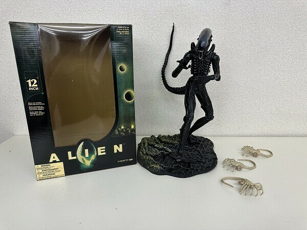 J013-S3-14420 エイリアン ALIEN 12INCH フィギュア マクファーレン 現状品①