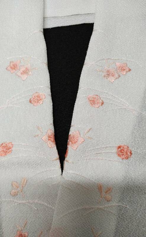 半衿　白　刺繍　オレンジピンクの花