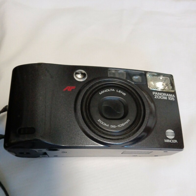 PANORAMA ZOOM　105 フィルムカメラ MINOLTA。作動不明、ジャンクかも、電池3Vと2本分で、高いので、不要。配送料無料。