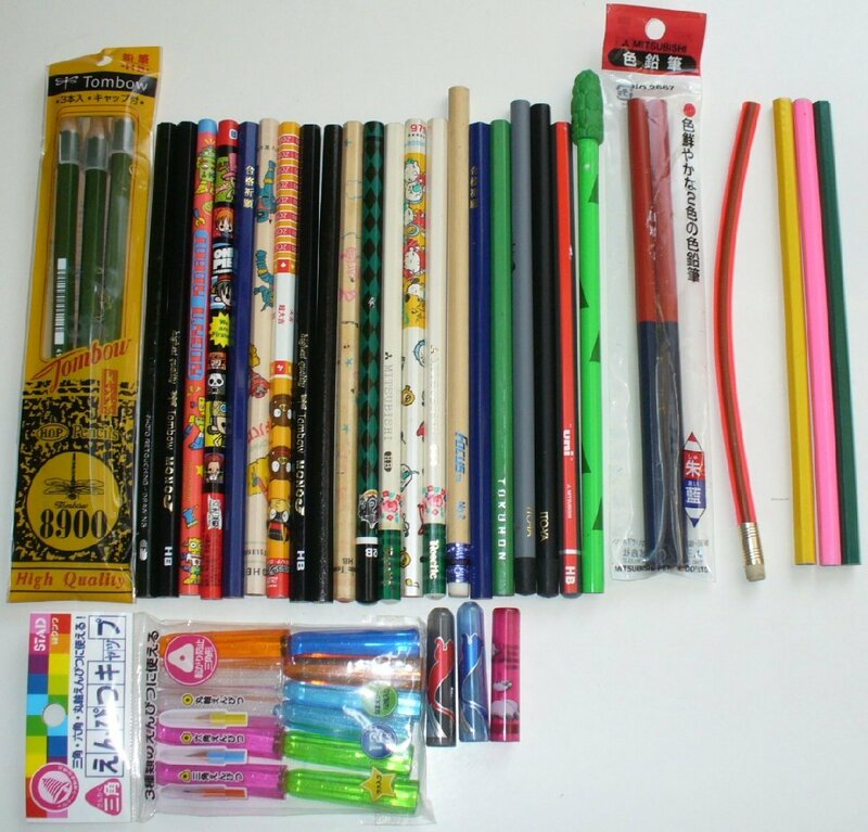 まとめセット（鉛筆21本、色鉛筆６本、キャップ付き鉛筆　３本、キャップ15点 ）