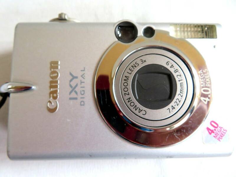 ●【ト足】Canon IXY PC1038 コンパクトデジタルカメラ シルバー 箱付き キャノン CA208ZZG51