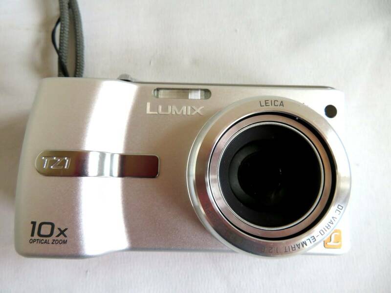 ●【ト足】Panasonic LUMIX DCM-TZ1 デジタルカメラ コンパクト光学10倍ズーム シルバー パナソニック CE781ZZG52