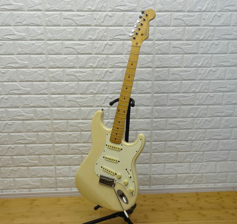 ジャンク品 Fender/フェンダー STRATOCASTER ストラトキャスター エレキギター 楽器 現状品