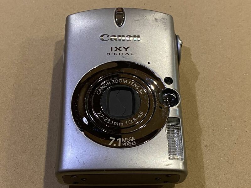 ☆Canon キャノン コンパクトデジタルカメラ IXY 600 PC1114 シルバー