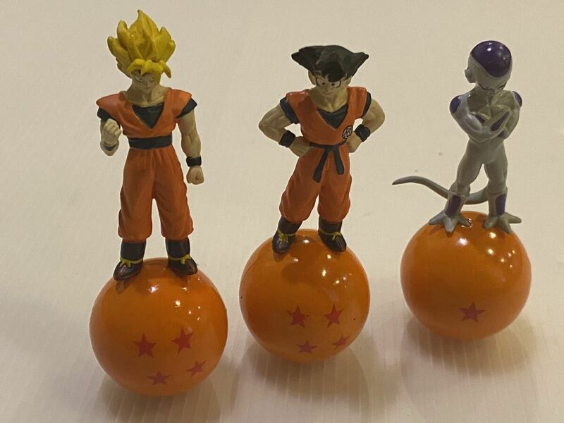 ⑨ドラゴンボールZ キャラップ　孫悟空　フリーザ　フィギュア　3体まとめて