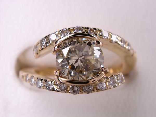 ★新品・送料無料★１８金ダイヤデザインリング★１．０４ｃｔ★