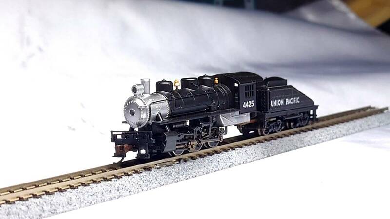 【N】USRA 0-6-0 Switcher＆Tender Union Pacific ＃4425 ライト点灯、R150通過 Bachmann Item No.50561