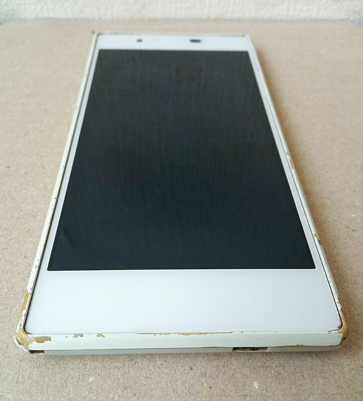 au 京セラ Qua Phone KYV37 本体 ホワイト Android5.1.1 動作確認済