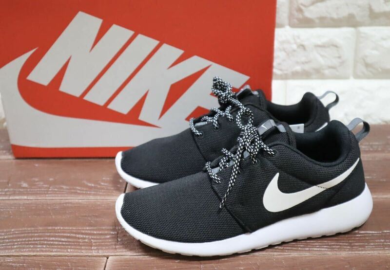 新品 24.5㎝ NIKE ナイキ ウィメンズ　ローシ ワン W ROSHE ONE レディース　スニーカー　ブラック　ホワイト　