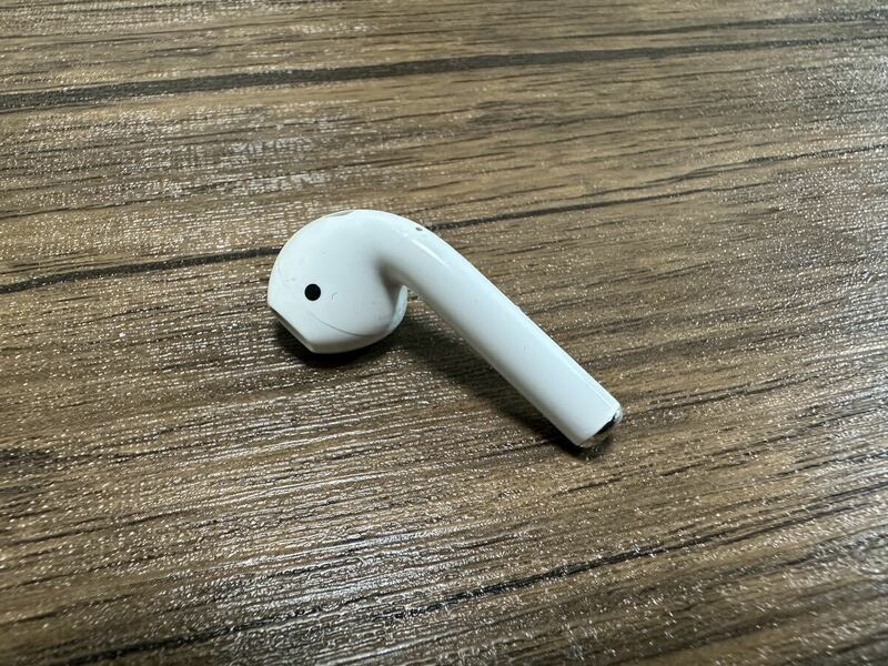 A105 Apple純正 AirPods 第1世代 左 イヤホン MMEF2J/A 左耳のみ　A1722　美品　即決送料無料