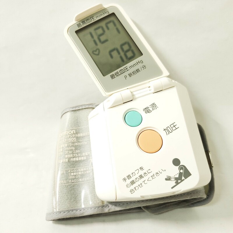 omron オムロン 手首式 デジタル自動血圧計 HEM-605 動作確認済み 単4電池式 コンパクト 軽量