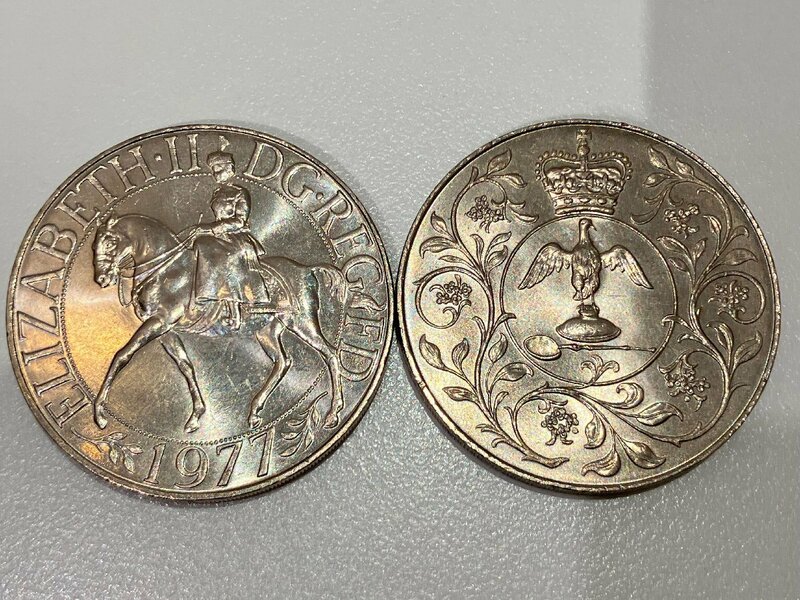 【O42713】イギリス 1977年 エリザベス女王 在位25周年記念コイン 2点セット 中古現状品 ※同梱不可 佐川配送のみ