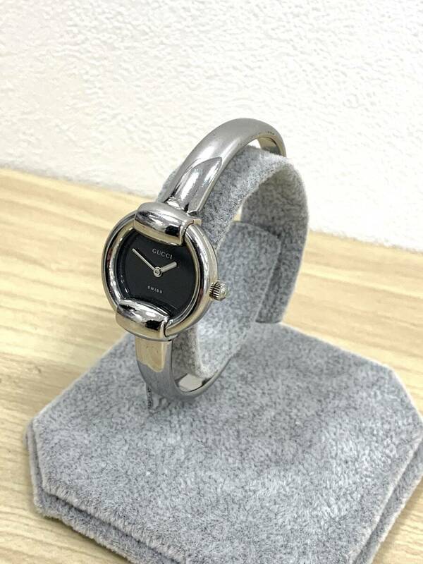 (HE1172) グッチ ＧＵＣＣＩ 1400L 丸型 ＡＰＲ黒文字盤 レディース時計