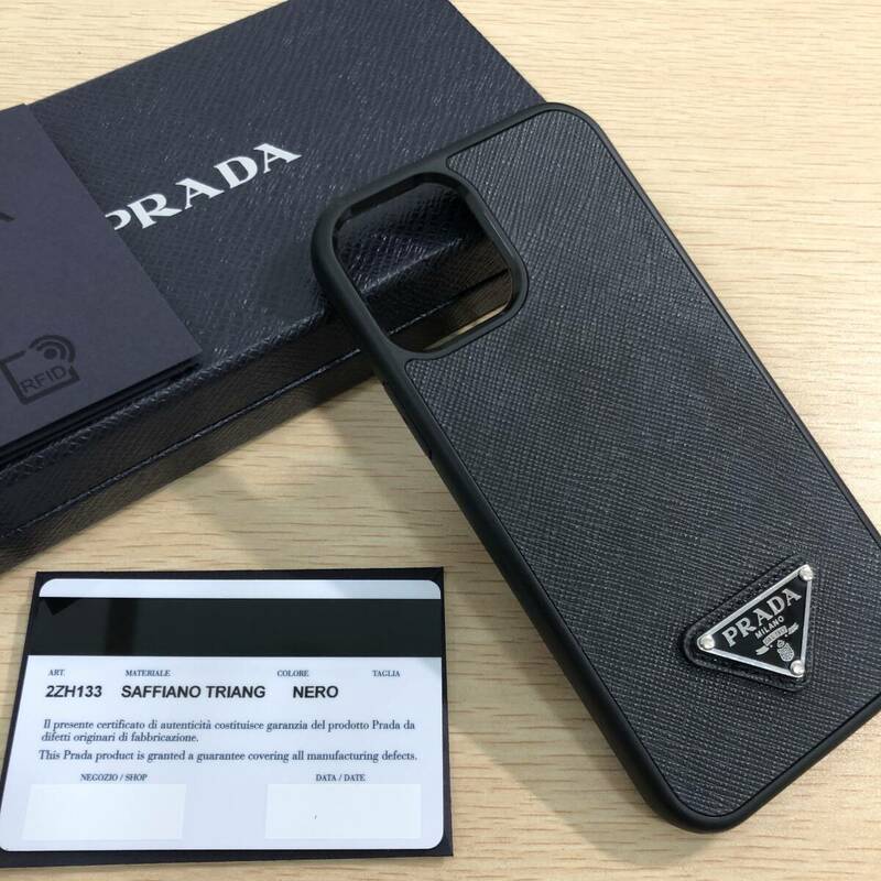 PRADA プラダ サフィアーノレザー iPhone12/12Pro 対応 アイフォンケース / ブラック 黒