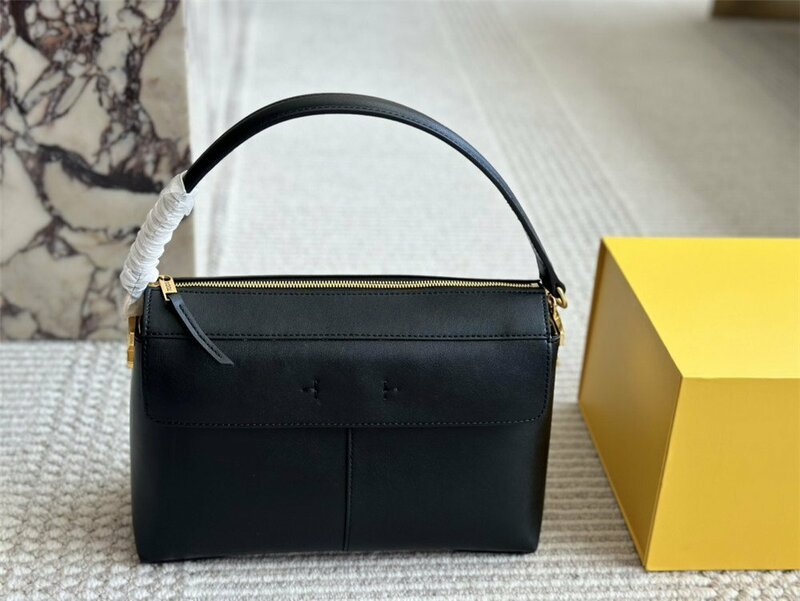 Tod's T Case Bauletto in Leather ブラック ハンドバッグ レディース