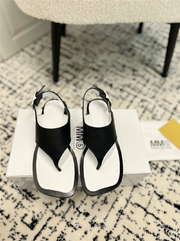 Maison Margiela メゾン マルジェラ トングサンダル 靴 MM6 サンダル ANATOMIC ブラック ナンバー シューズ EUR36
