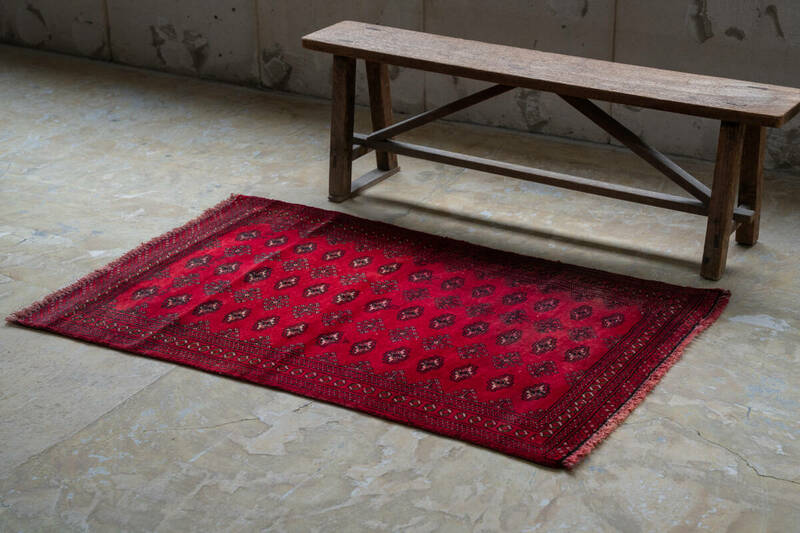 ￥26,000→￥16,000 スペシャル価格 133×85cm トライバルラグ 手織り 絨毯 カーペット ヴィンテージ ラグ ペルシャ絨毯 アウトレット