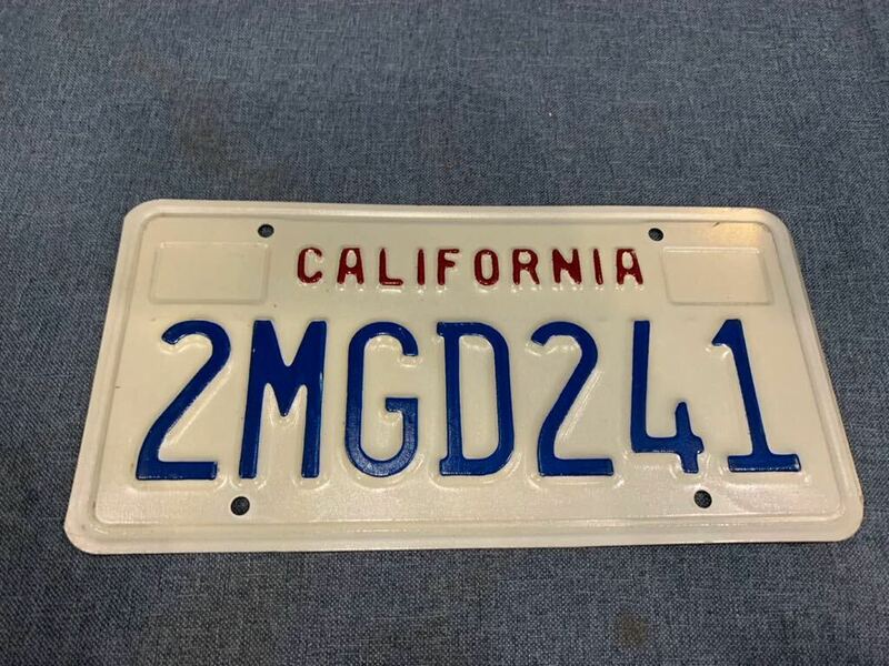 ③ライセンスプレート ナンバープレート CALIFORNIA 2MGD241 アメリカン雑貨 ご