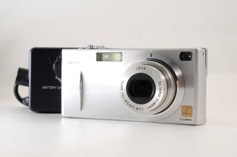 動作品 パナソニック Panasonic LUMIX DMC-FX1 ルミックス コンパクトデジタルカメラ 充電ケーブル付 管MM030