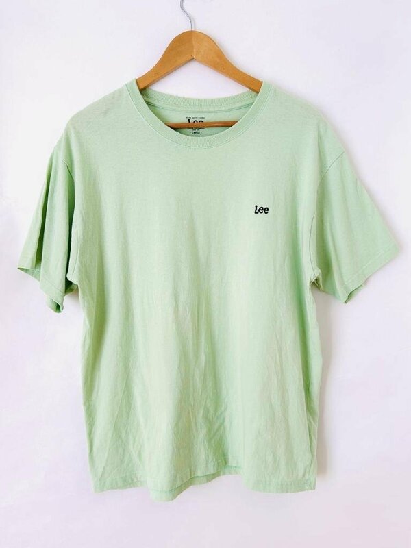 【送料込】Lee リー Tシャツ メンズ くすみグリーン Lサイズ 半袖 ラウンドネック ロゴ入り シンプル 綿100% 人気 着回し/6437631