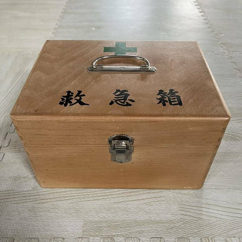 昭和レトロ 木製 救急箱 木箱 収納 小物入れ アンティーク 医療ボックス　Y