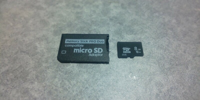 microSDカード8GB、メモリースティック Pro Duoアダプターセット