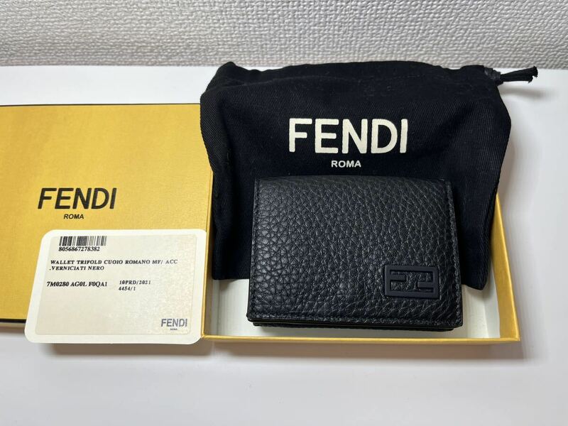 未使用　FENDI 3つ折り財布　トリフォールド　黒　フェンディ　コンパクト財布　ミニ財布　7M0280 AG0L F0QA1 ブラック 