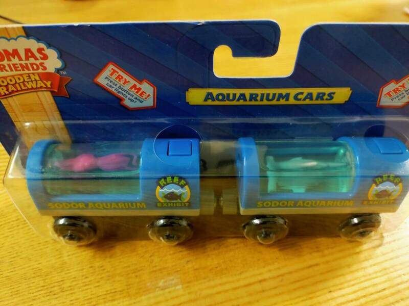 木製トーマス未使用車両　AQUARIUM CARS2両