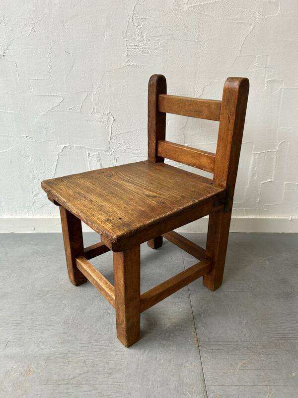 A/ 古い 木の 小さな 椅子 ／検索用→ 子供 園児椅子 ヴィンテージ レトロ アトリエ ブロカント 古道具 花台 