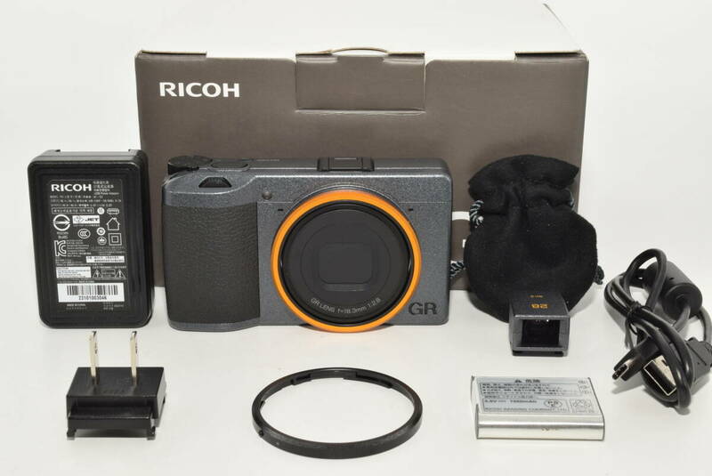 【極上品】 RICOH GR III Street Edition Special Limited Kit - 全世界 限定3,500台 - メタリックグレー & 山吹色のリングキャップ　#7145