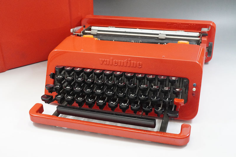 【90】Olivetti／オリベッティ　タイプライター　valentine／バレンタイン　赤バケツ　アンティーク　ポータブル手動タイプライター