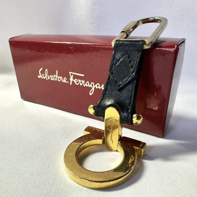 Salvatore Ferragamo サルヴァトーレフェラガモ ガンチーニ キーリング キーホルダー 箱付 ブランド品 イタリア製 made in ITALY 小物 雑貨