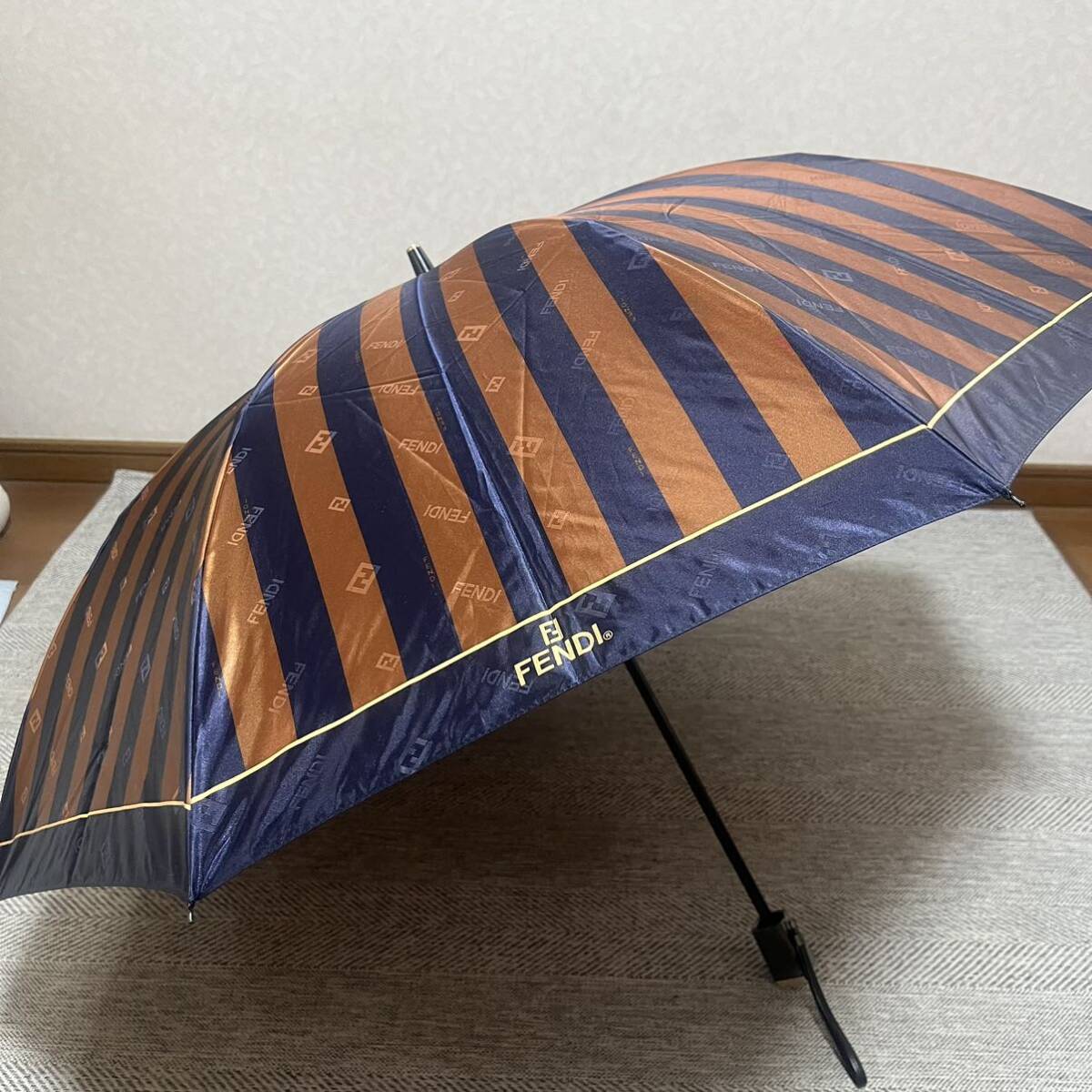 FENDI フェンディ 折り畳み傘 ズッカ柄　FFロゴ ペカン柄　強力防水加工　晴雨兼用傘