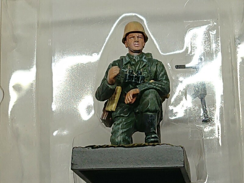 1/35 童友社(ドラゴン製) コンバットフィギュア 第一弾 野戦服兵士 (片膝) 