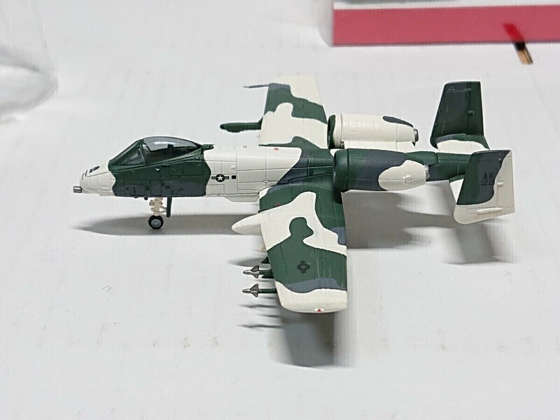 1/200 ヘルパ A-10A 第18戦術戦闘飛行隊 「Cool Snow Hog」演習時 1982年 アイルソン基地・アラスカ州 +A-10ウェポンセット